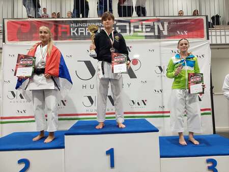 Tretje mesto Elme Lišinović posamično v katah v kategoriji super cup članice